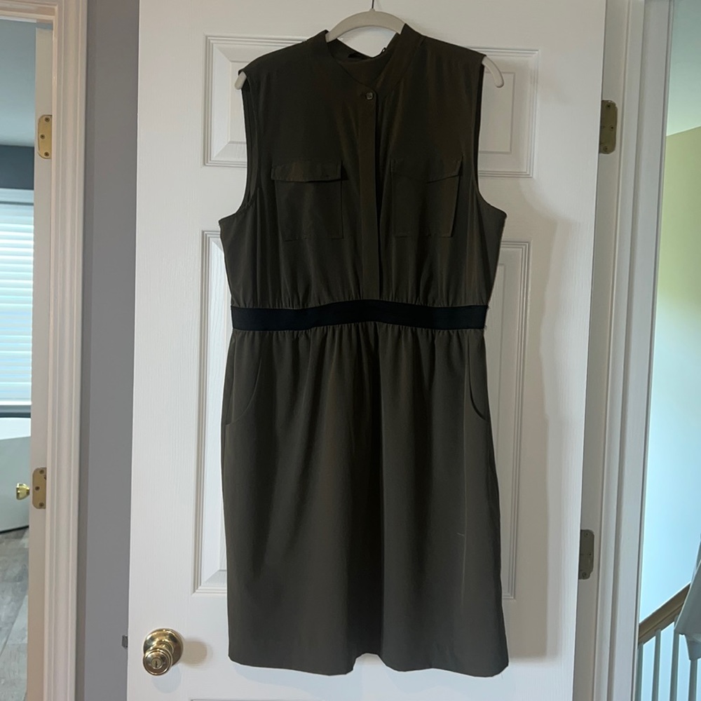 Cute comfy dress! Elastic waist and pockets!!!